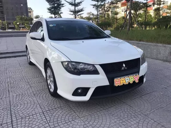 Dịch vụ thay kính chắn gió xe Mitsubishi Lancer Fortis tại nhà